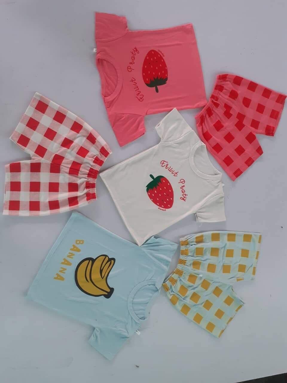Bộ quần áo hoa qủa cho bé gái