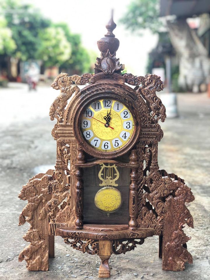 Đồng hồ để bàn gỗ mun đuôi công (kt 73x47x 15cm)