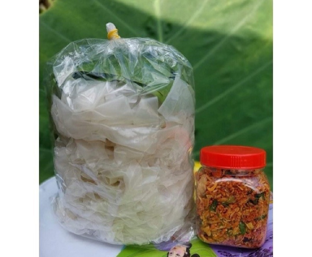 bánh tráng rìa ăn cùng hành ruốc