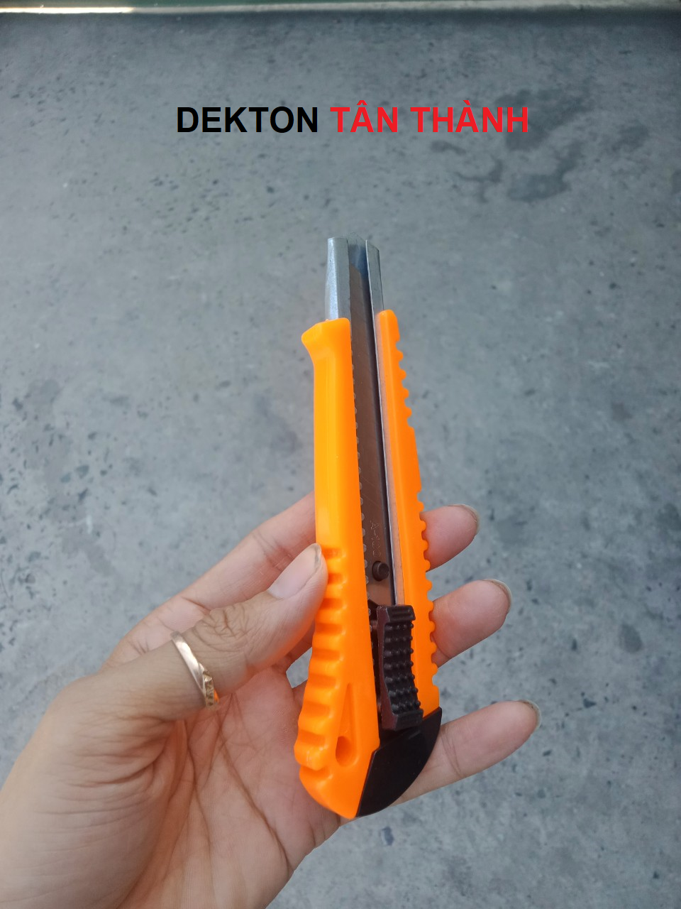 [Hàng tặng] Dao rọc giấy lớn 18mm / Kèm lưỡi