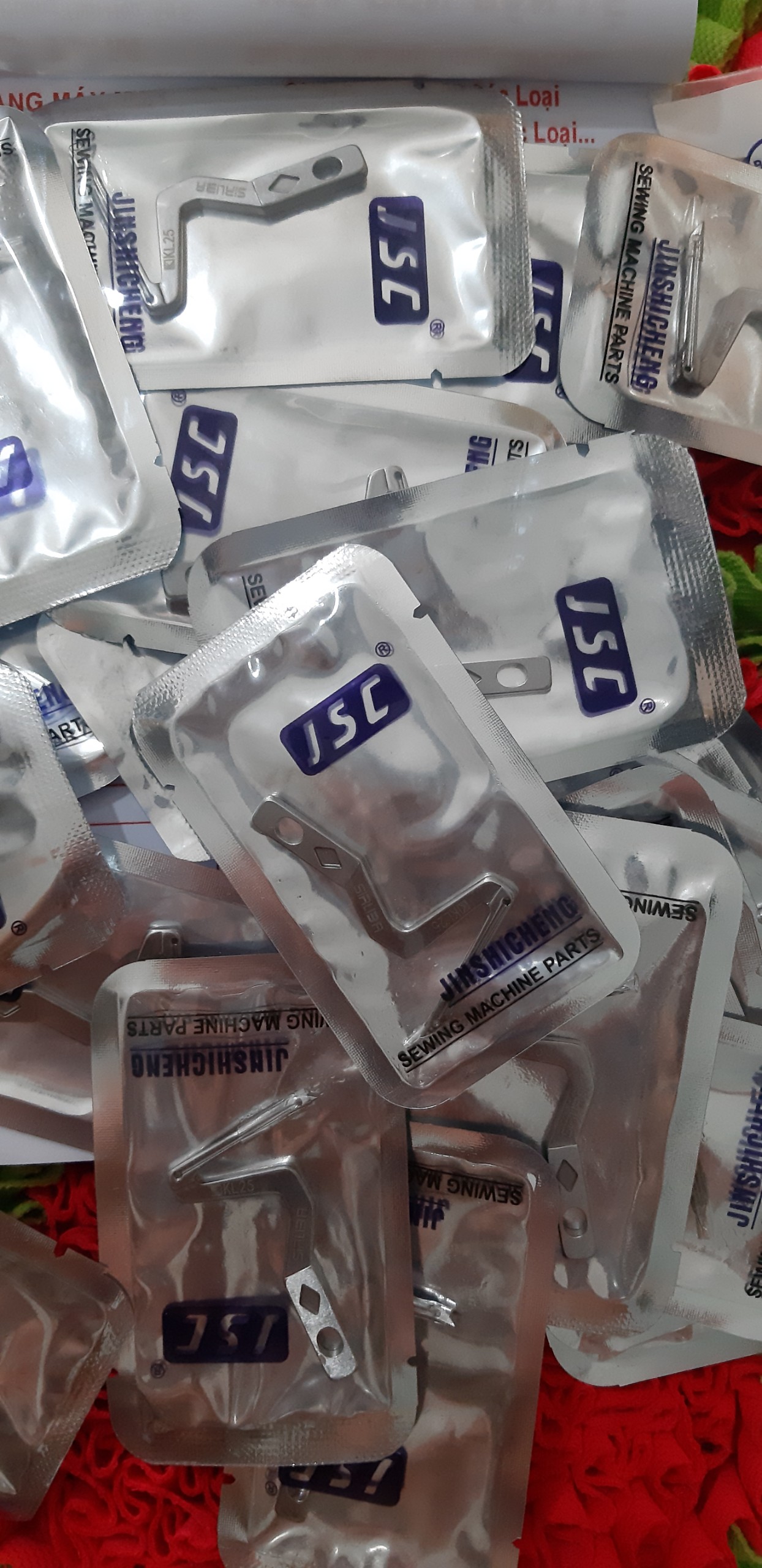 móc máy vắt sổ siruba F 747