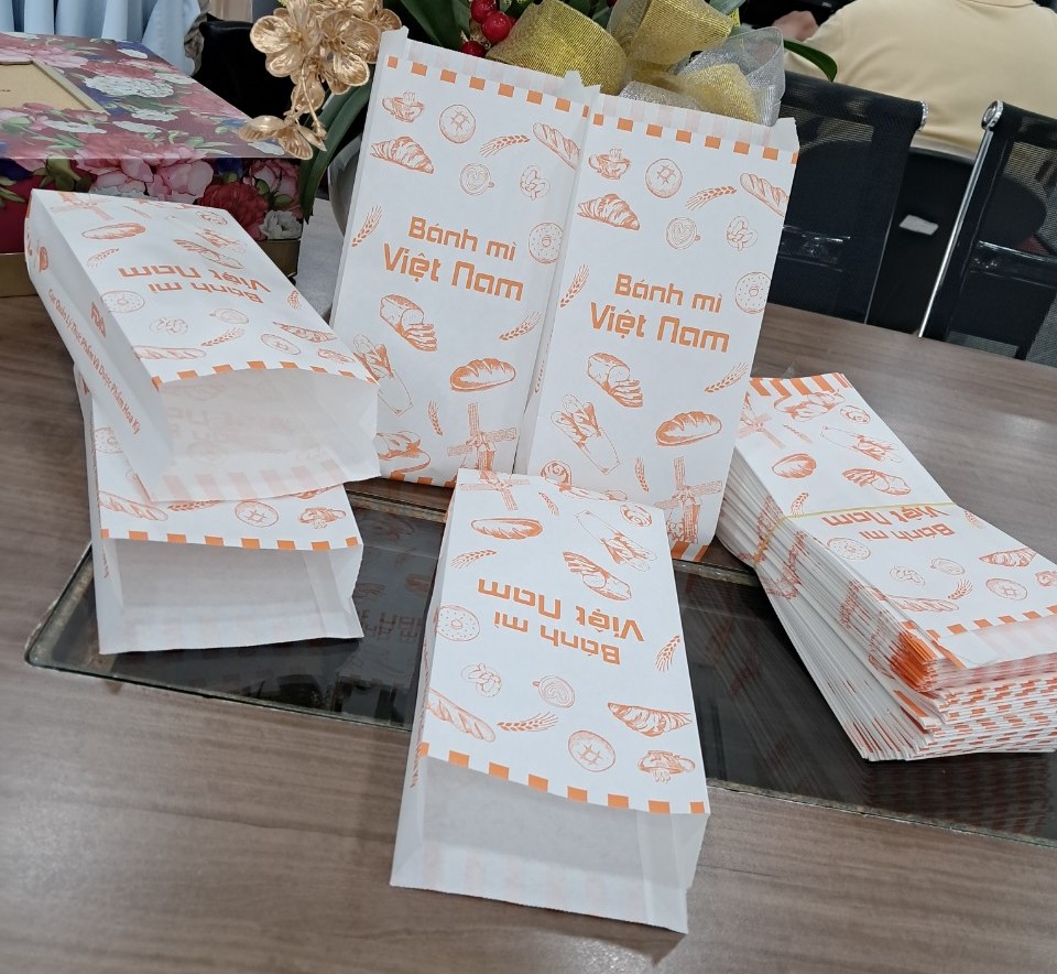 100 cái túi giấy bánh mì in sẵn