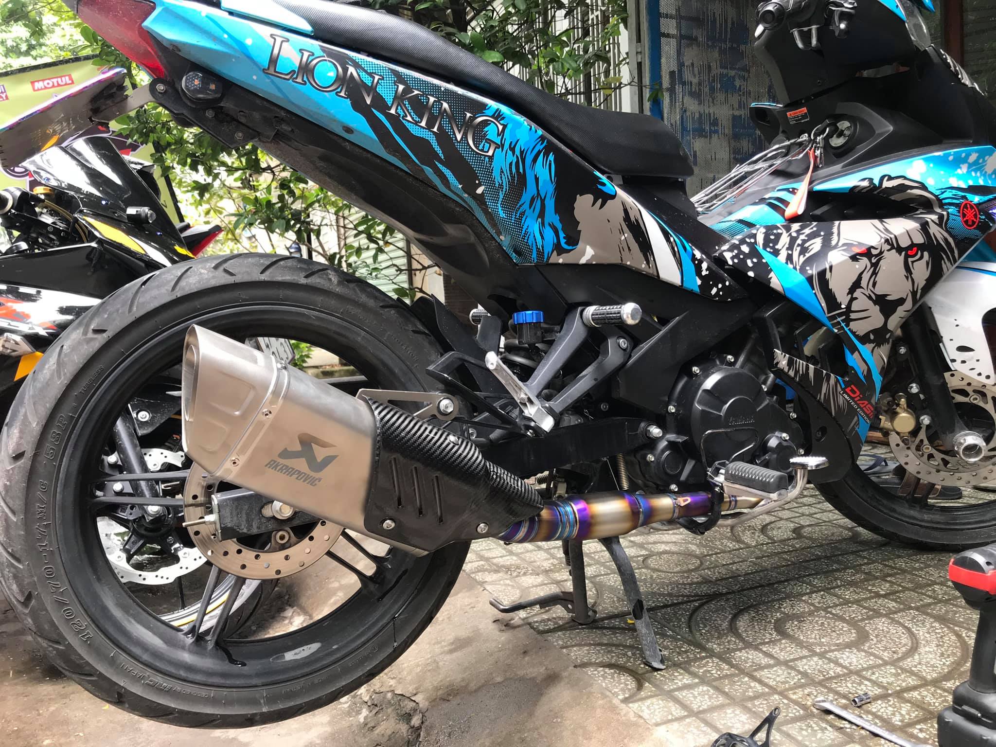 [HCM]PÔ AKRAPOVIC R1 CARBON