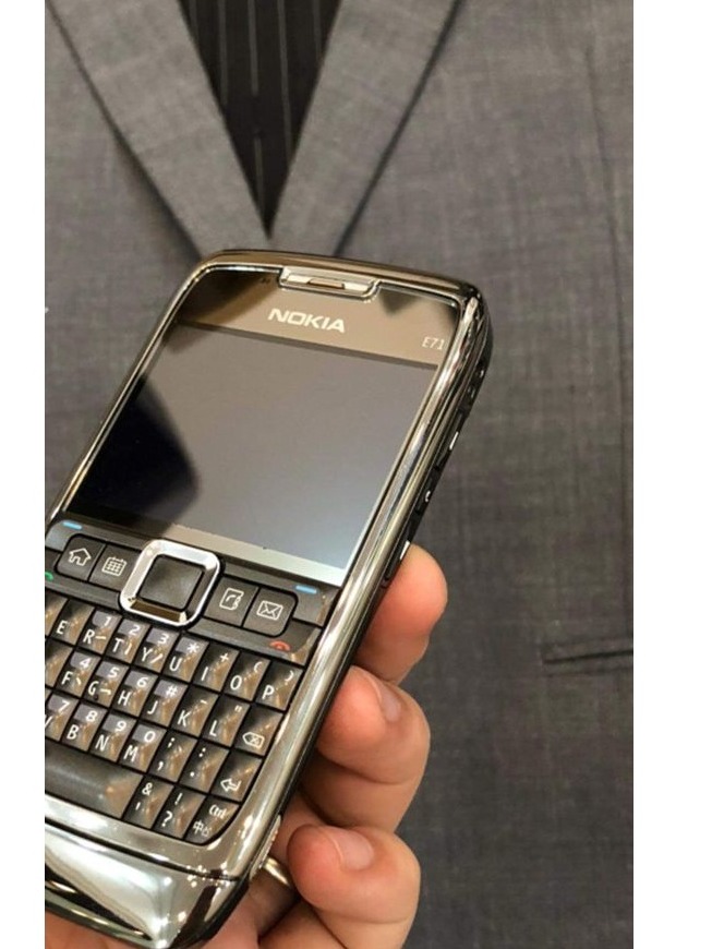 NOKIA  E71 đủ màu  / main zin đủ phụ kiện.