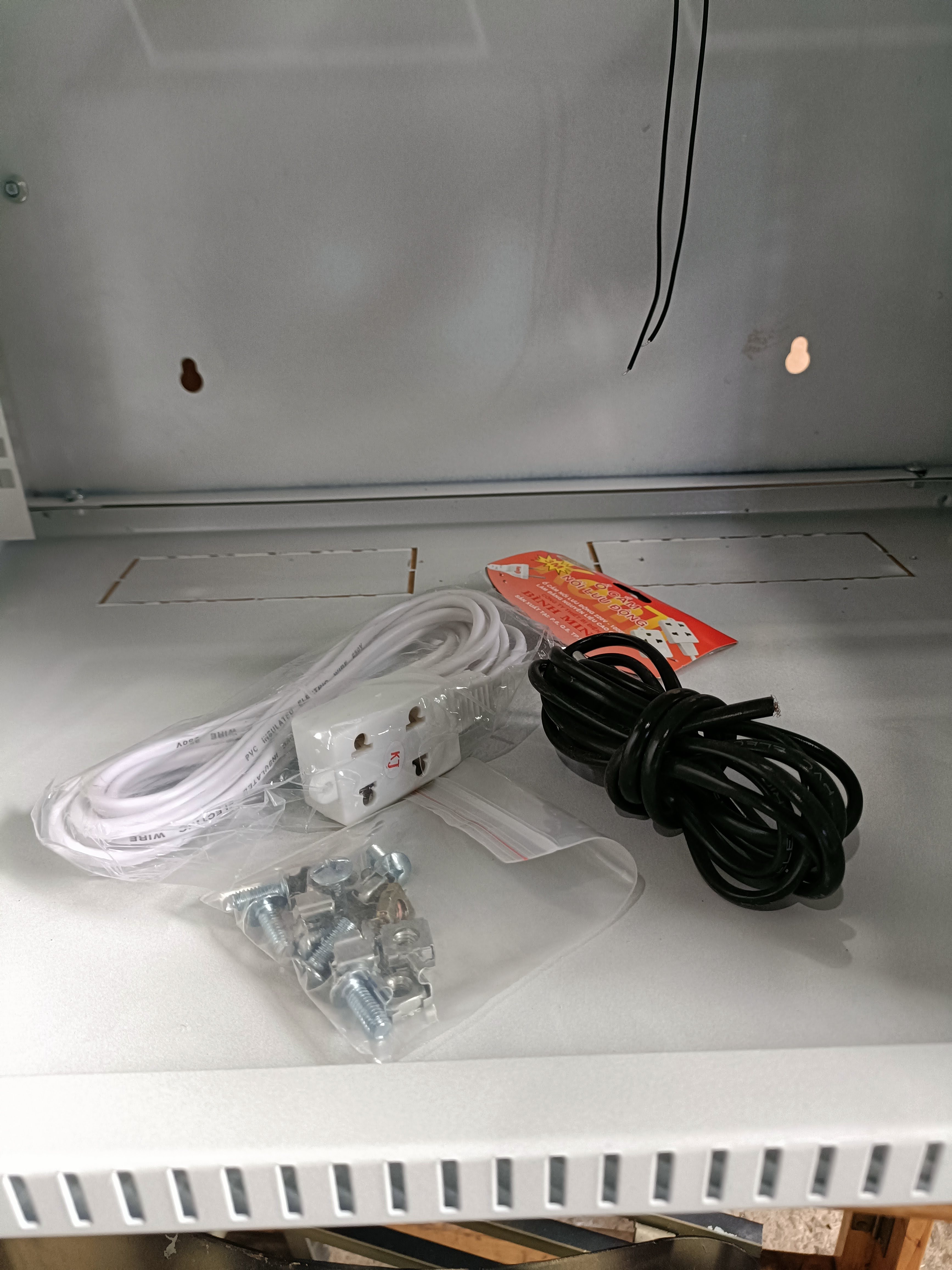 TỦ RACK (TỦ MẠNG) 6U (D400) treo tường (màu xám trắng/màu đen) - mẫu lắp ráp