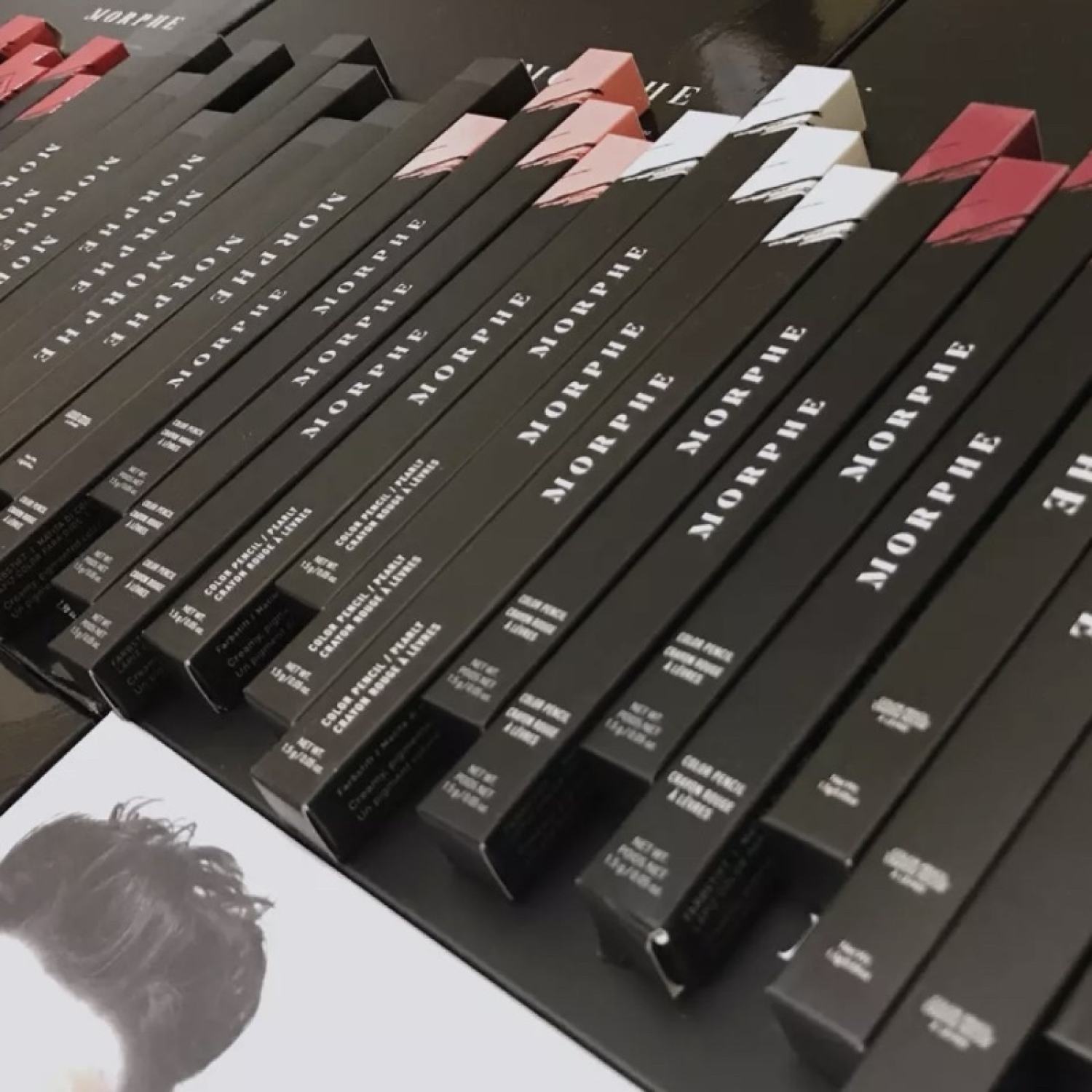 [NEW] CHÌ KẺ VIỀN MÔI MORPHE