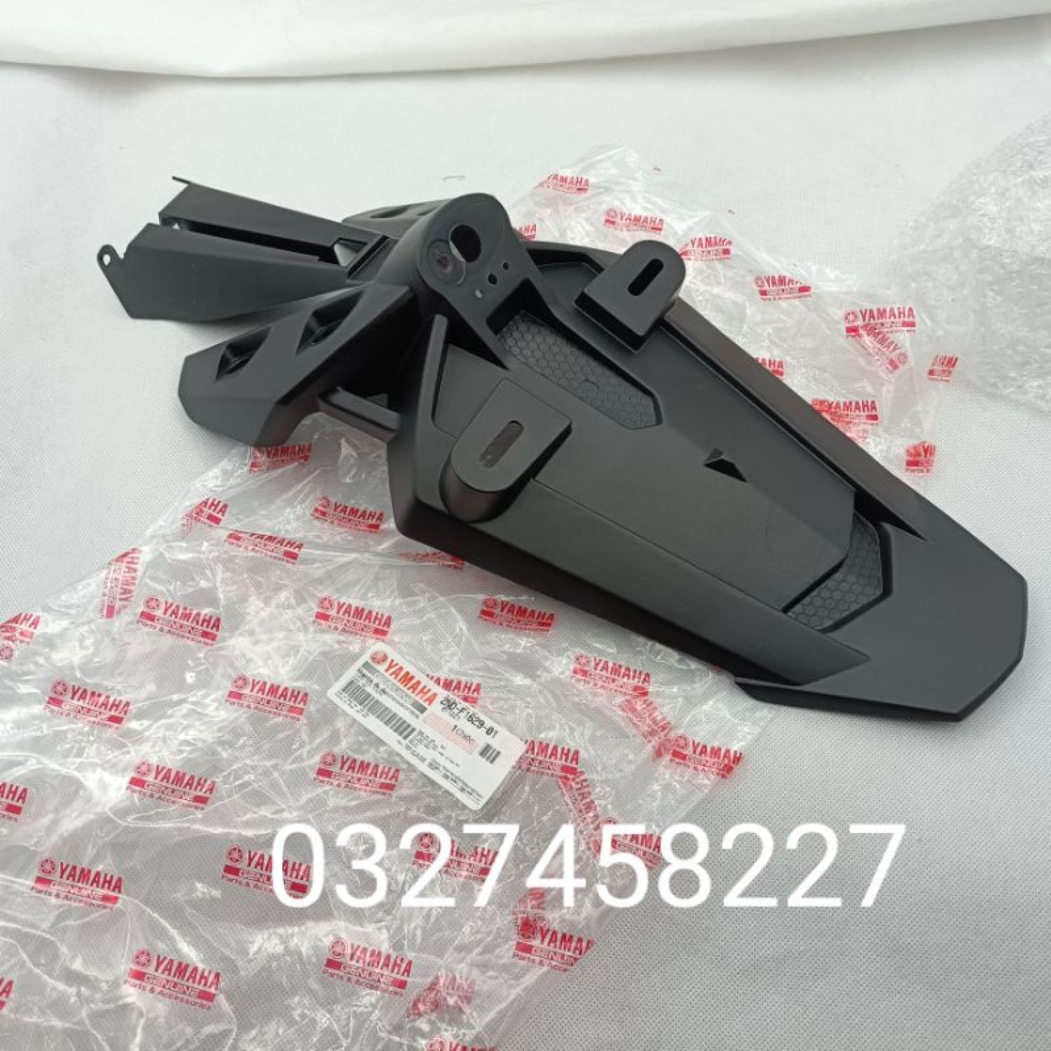 Nhựa dè đuôi biển số, chắn bùn Exciter 150 zin chính hãng Yamaha
