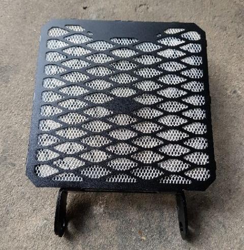 Miếng che bảo vệ két nước Suzuki Raider Fi, Satria Fi, Gsx - Mẫu caro đen lưới