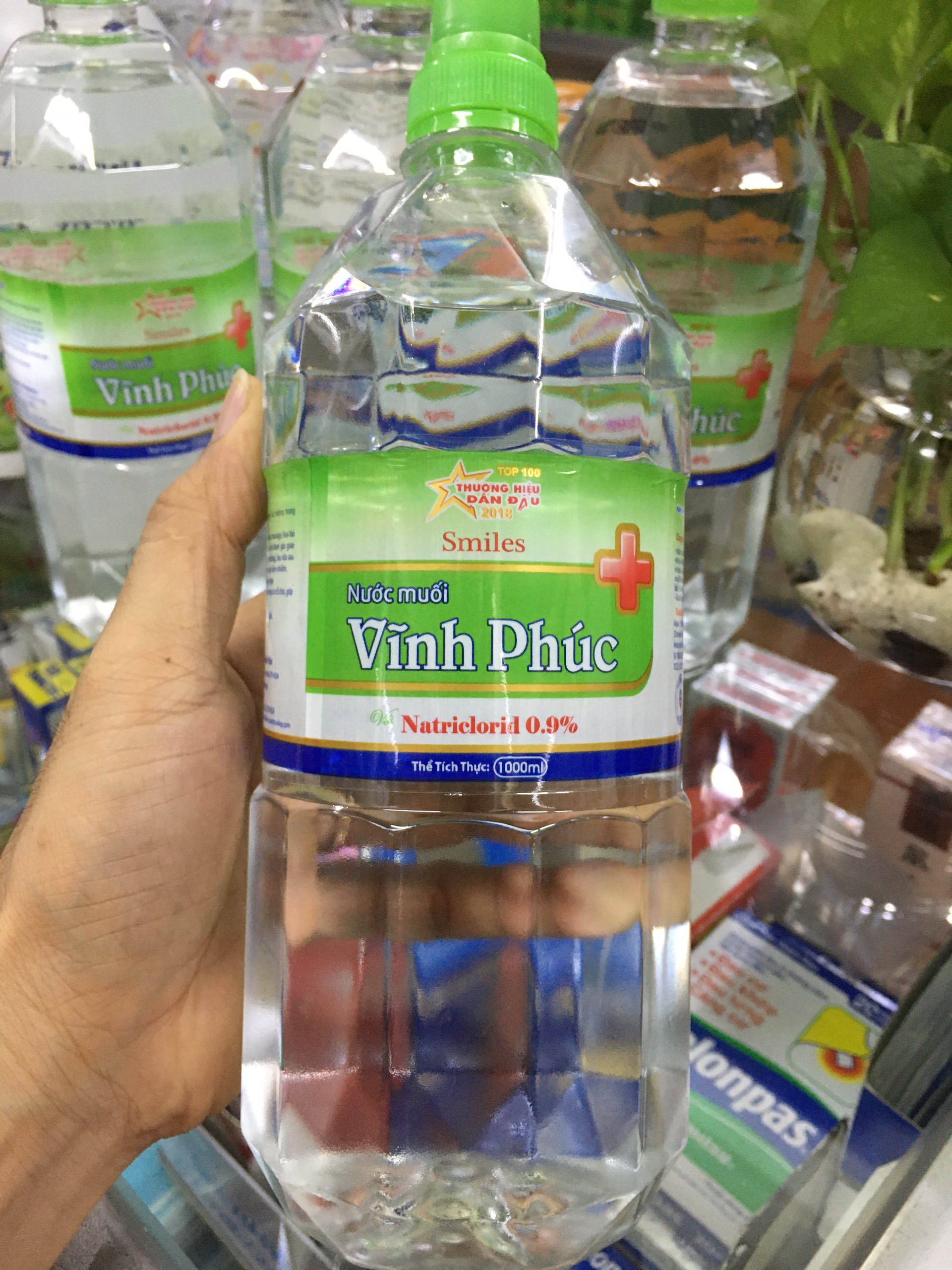 Nước Muối Sinh Lý Vĩnh Phúc Natri Clorid 0.9% Rửa Mũi Sát Khuẩn Chai 1000ml