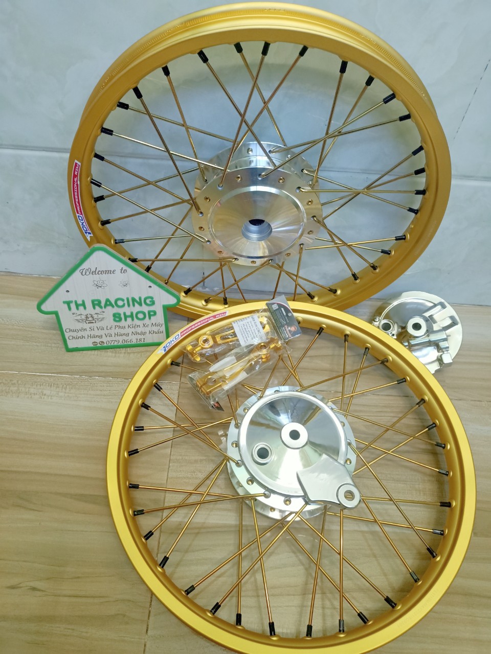 [HCM]BÁNH CĂM WAVE DREAM CUB ĐÙM MẠ CROM CĂM VÀNG CHÂN ĐEN NIỀNG YOKO THÁI LAN MÀU VÀNG (CÓ MÀU ĐEN VÀ TRẮNG BẠC)ANH EM MUỐN ĐỔI SANG MÀU KHÁC INBOX KÈM THEO 2 MÁ ĐÙM TRƯỚC SAU VÀ 2 PAD THẮNG KIỂU Y HÌNH ĐÃ RÚT CĂM GẮN VỪA NHƯ ZIN KHÔNG CHẾ