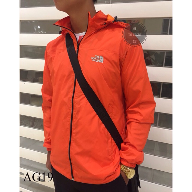Xả hàng áo gió TNF