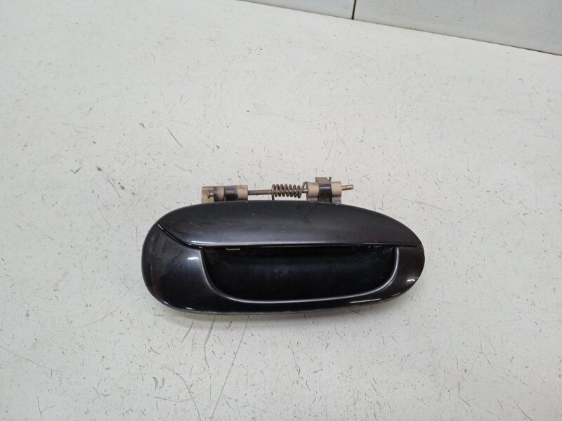 Tay mở cửa ngoài kia spectra