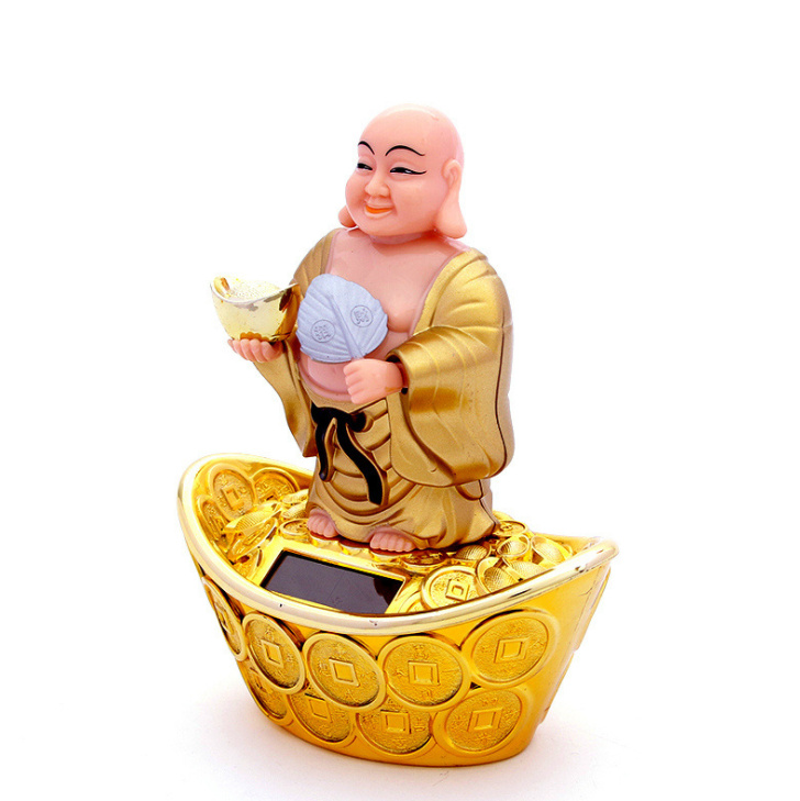 Tượng Phật Di Lặc đứng trên Thỏi Vàng