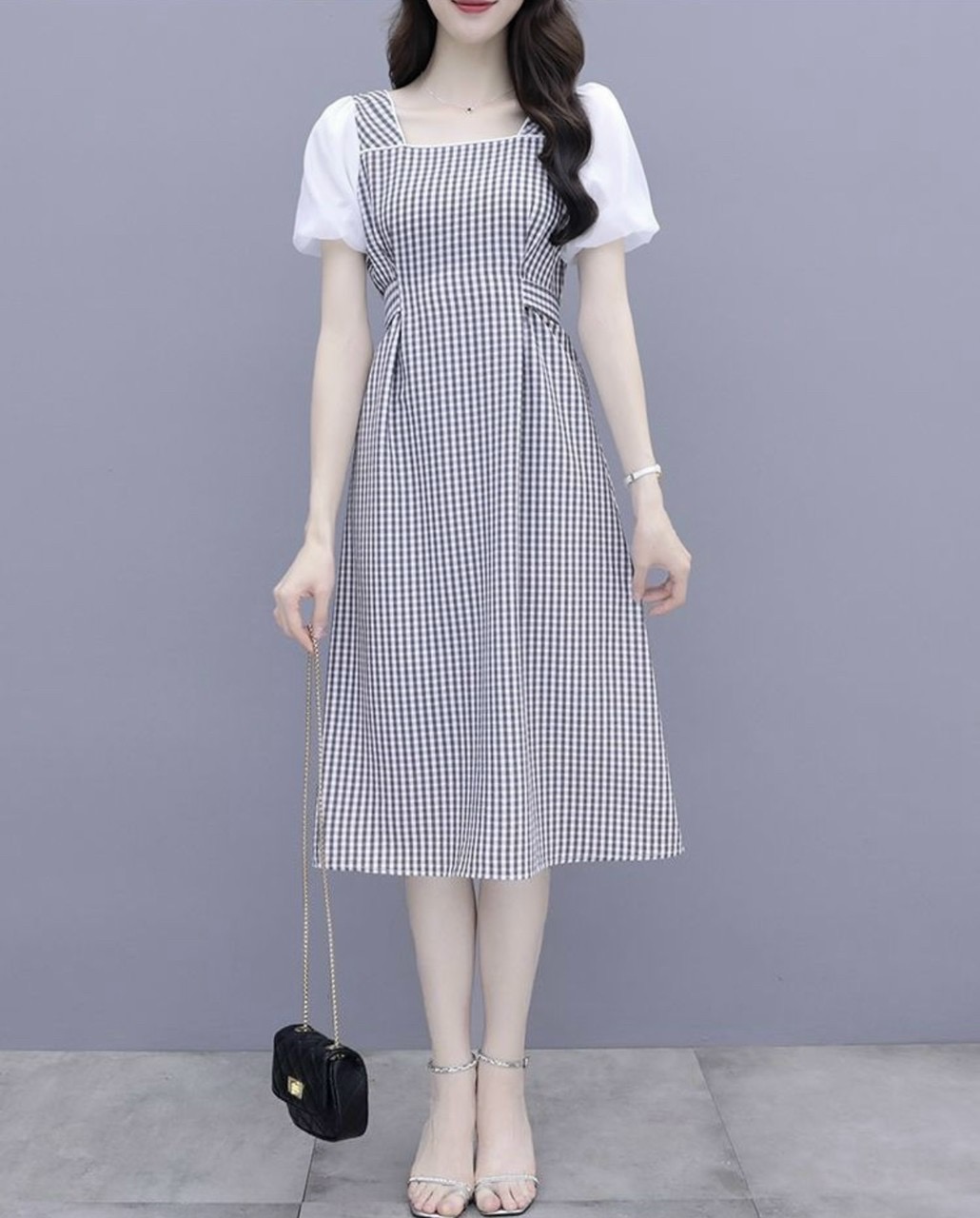 Đầm caro phối tay trắng thắt eo