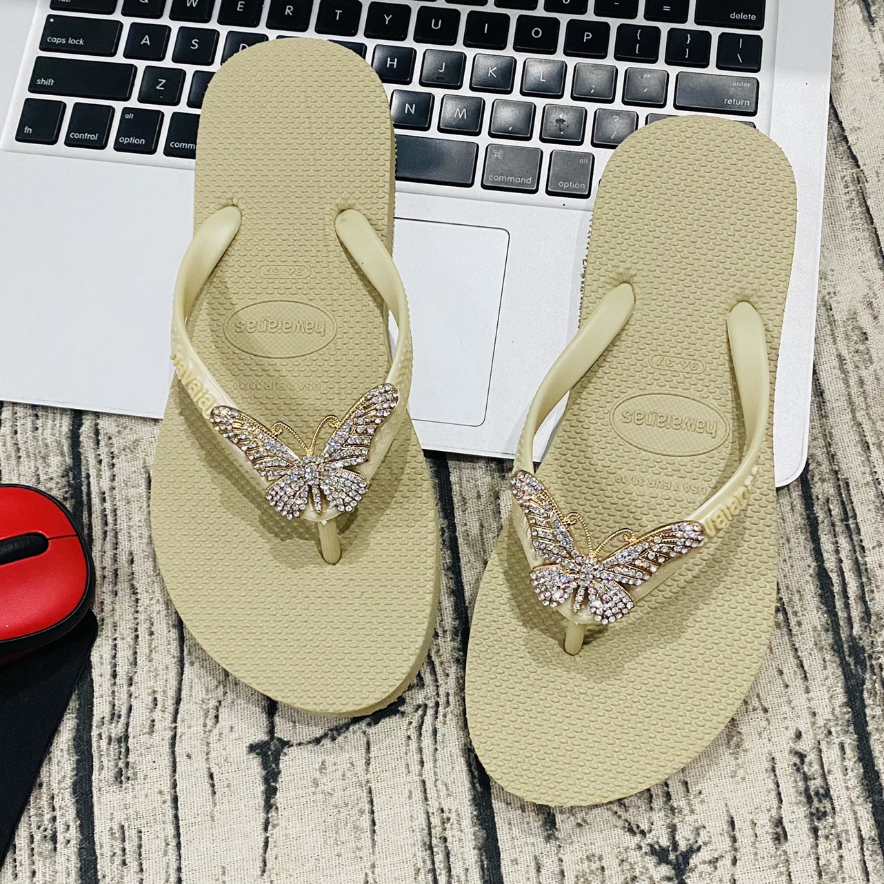[HCM]Dép kẹp nữ gắn cham kim loại đính cườm đá