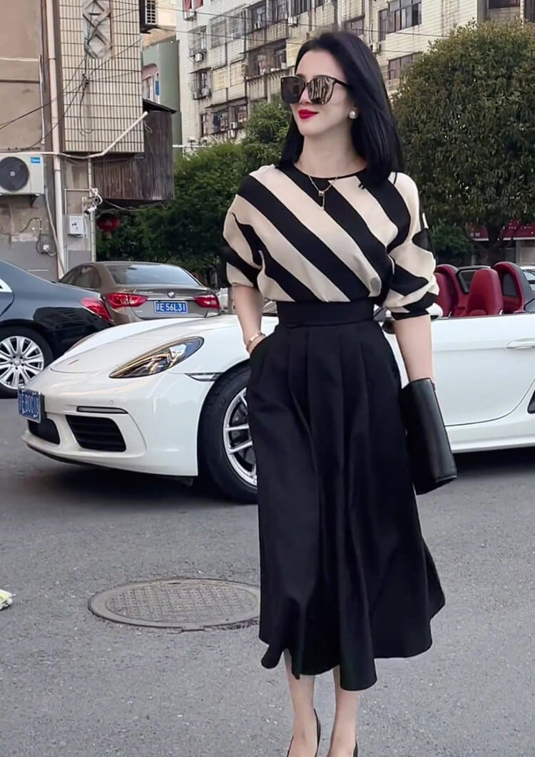 Bộ áo sọc xéo chân váy xòe