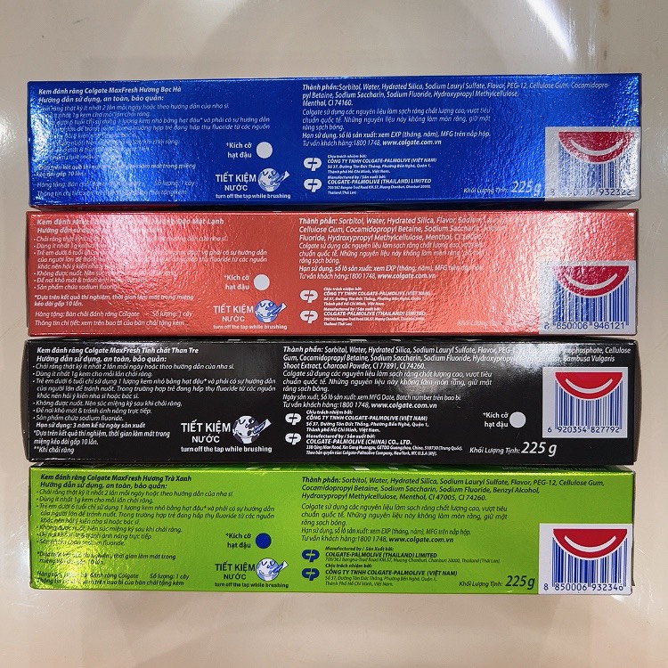 Bộ bàn chải đánh răng và kem đánh răng Colgate MaxFresh 225g