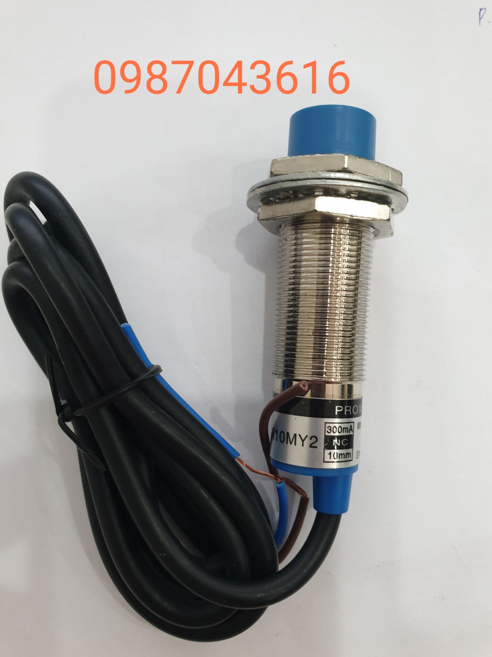 Cảm biến tiệm cận Omron phi 18 E2E- X10MY2 NC  90-250VAC