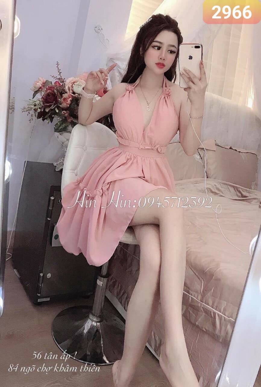 Đầm cổ yếm hở lưng siêu quyến rũ