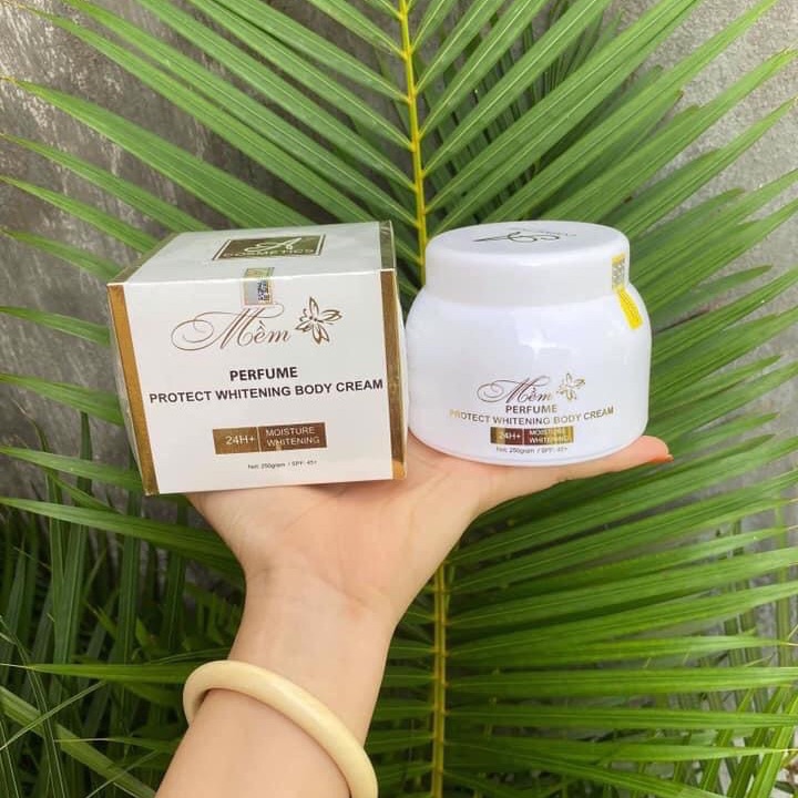 Kem body mềm A Cometic mẫu mới 2020