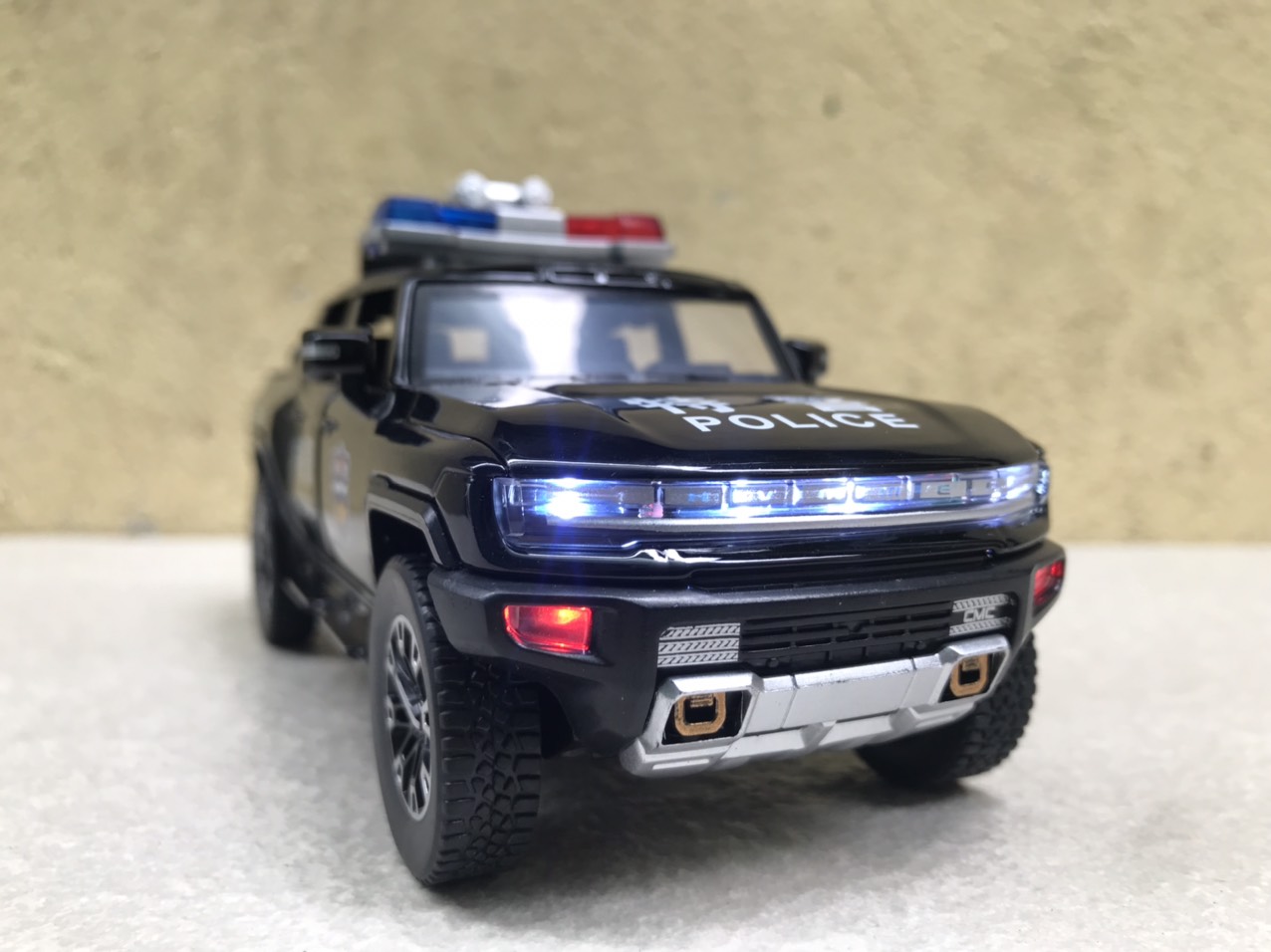 Mô hình xe POLI-CE Hummer Pickup  1:32