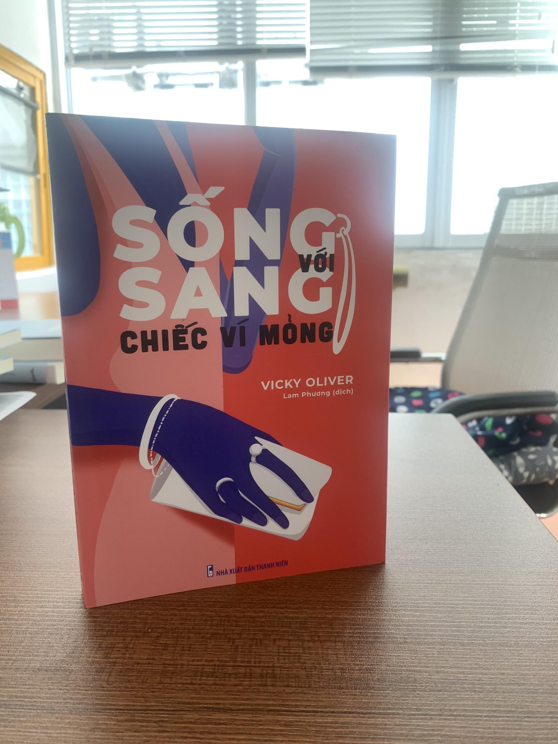 Sách - Sống Sang Với Chiếc Ví Mỏng