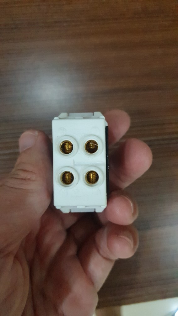 Công tắc 20A bình nóng lạnh S18CC Sino