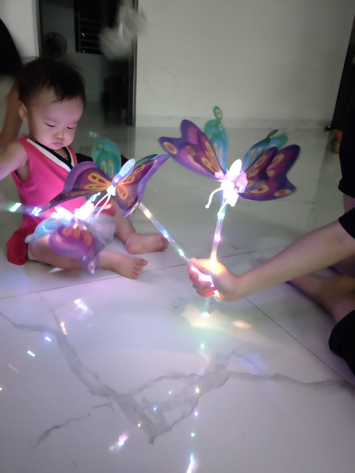 Đồ chơi cánh bướm phát sáng
