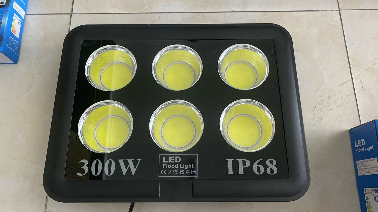 [HCM]Đèn pha chip COB chiếu sáng sân bóng công trình