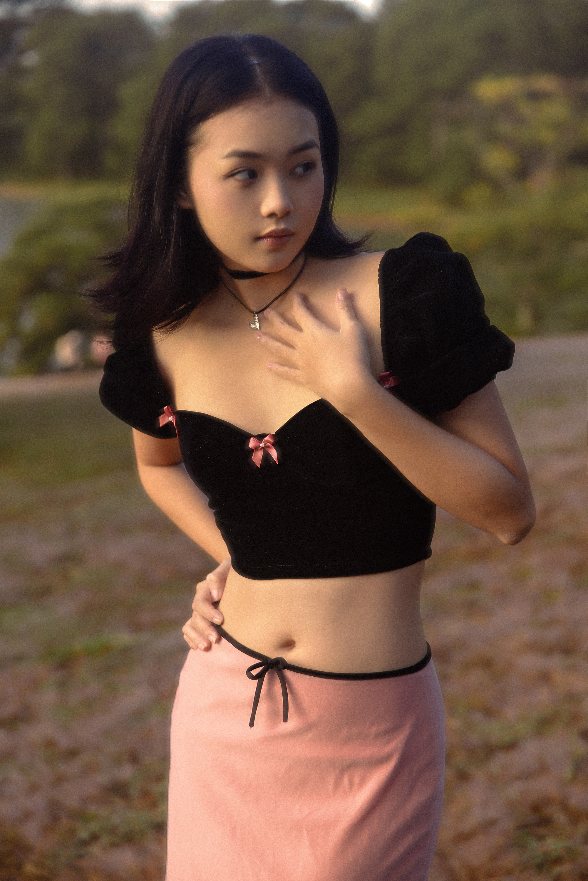 Áo croptop tay phồng và chân váy dài (Set Hồng)