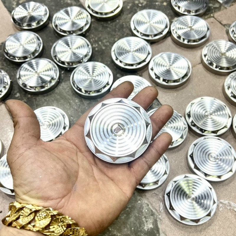 Ốp nắp bình xăng inox 304 nguyên khối mẫu Salaya thái xoắn V2 lắp cho xe Honda, Yamaha, Suzuki