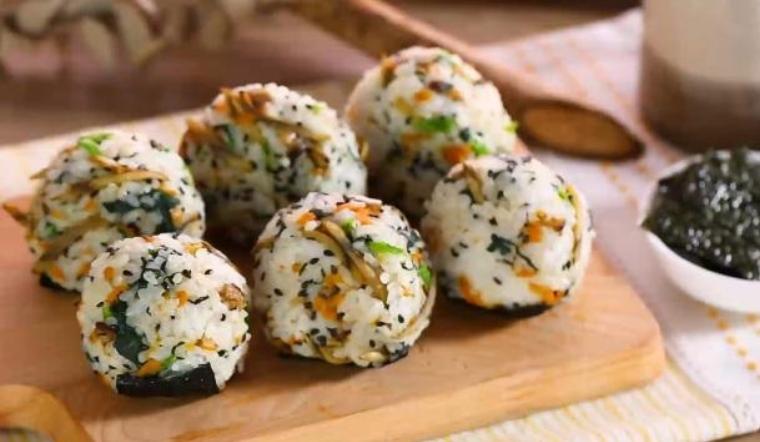 Rong biển trộn cơm Chungjungone Hàn Quốc 50g