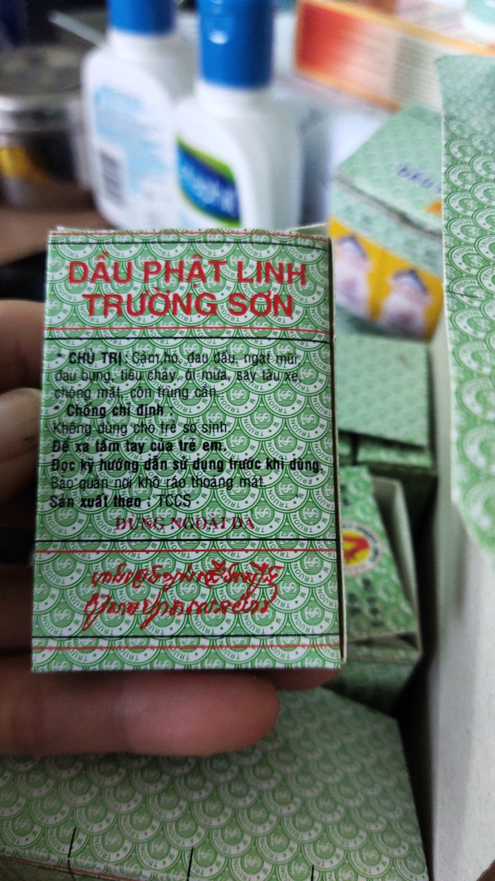 Combo 12 lo dầu phật linh Trường Sơn (K/M tặng 2 lọ dầu cao sao vàng)