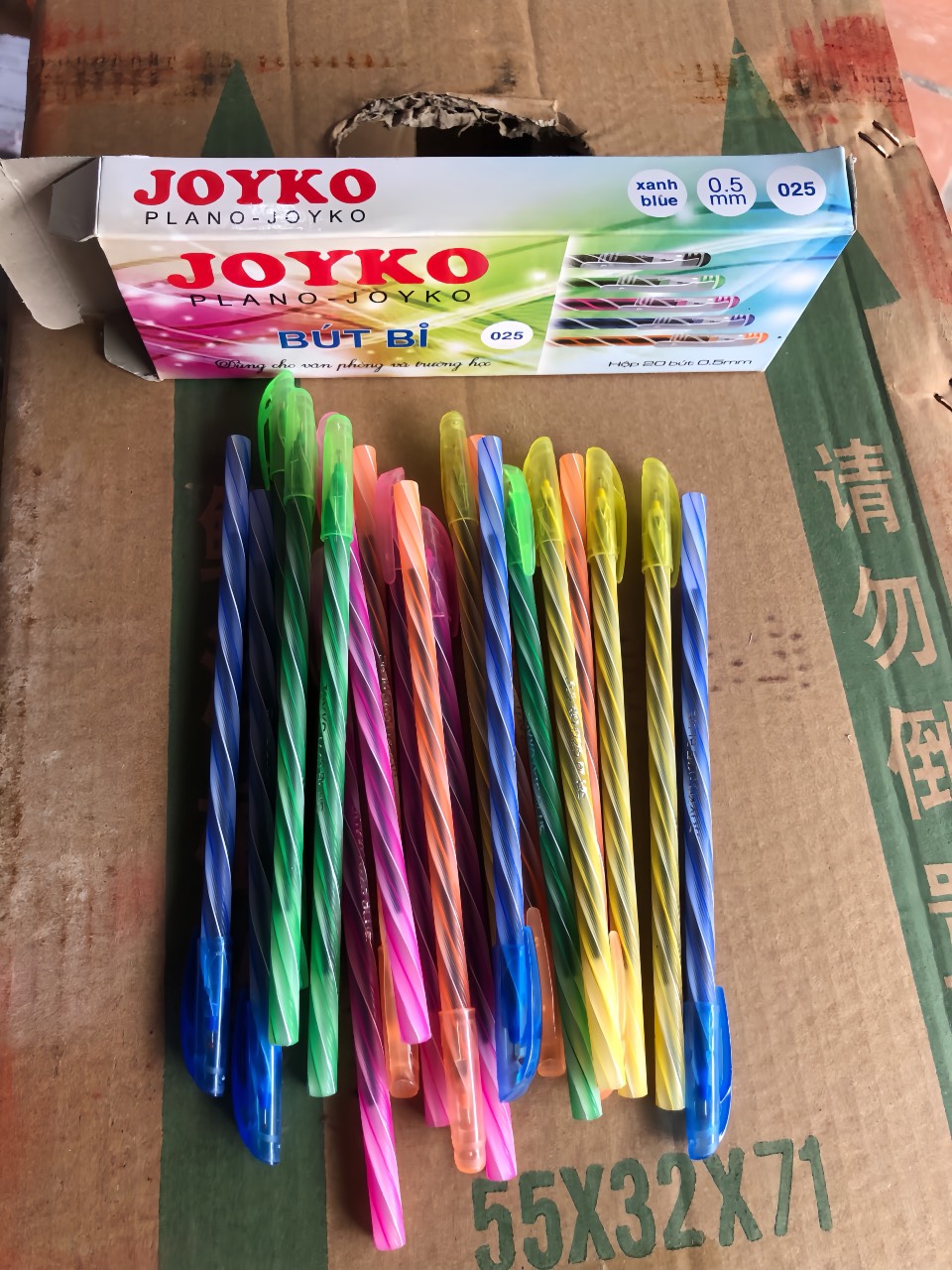 Hộp 20 chiếc bút bi nến sắc màu joyko 025 nét đẹp 0.5mm