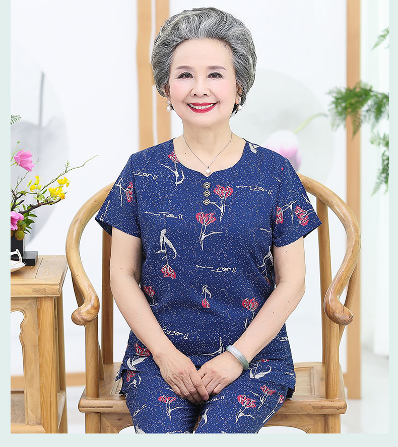 Bộ quần áo cho người già