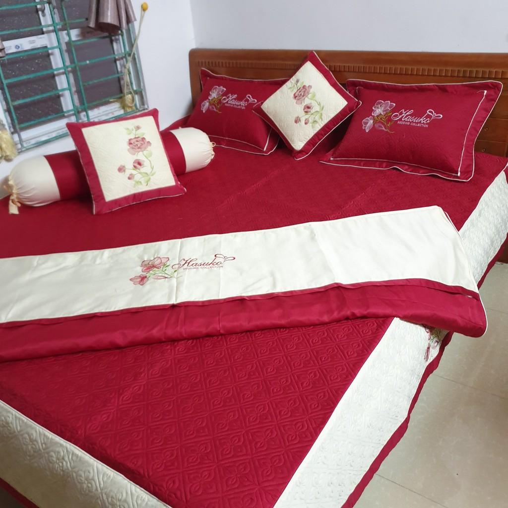 Set chăn ga chần thêu satin 7 món cao cấp Hasuko màu đỏ