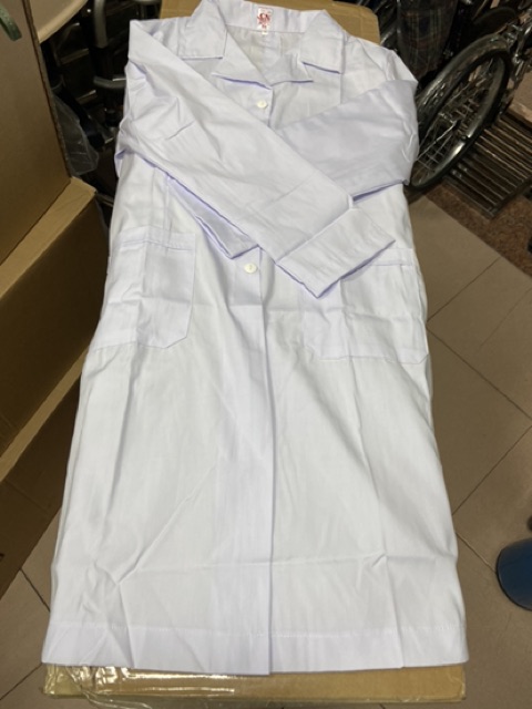 Áo blouse bác sĩ dáng dài