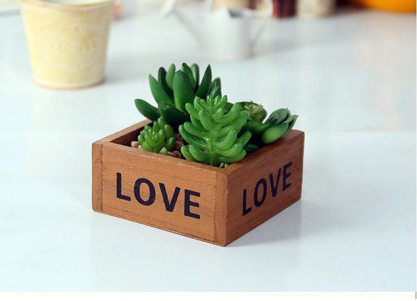Chậu trồng cây cảnh: Mẫu chậu gỗ Love