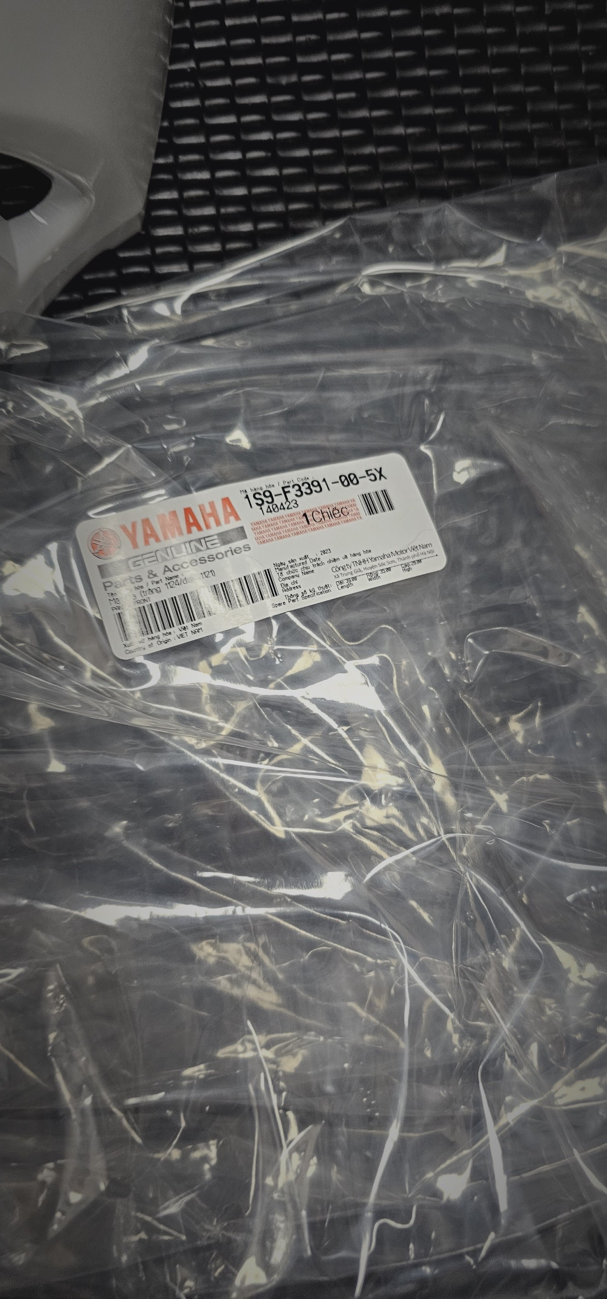 Mặt nạ trắng đen Exciter 135 chính hãng
