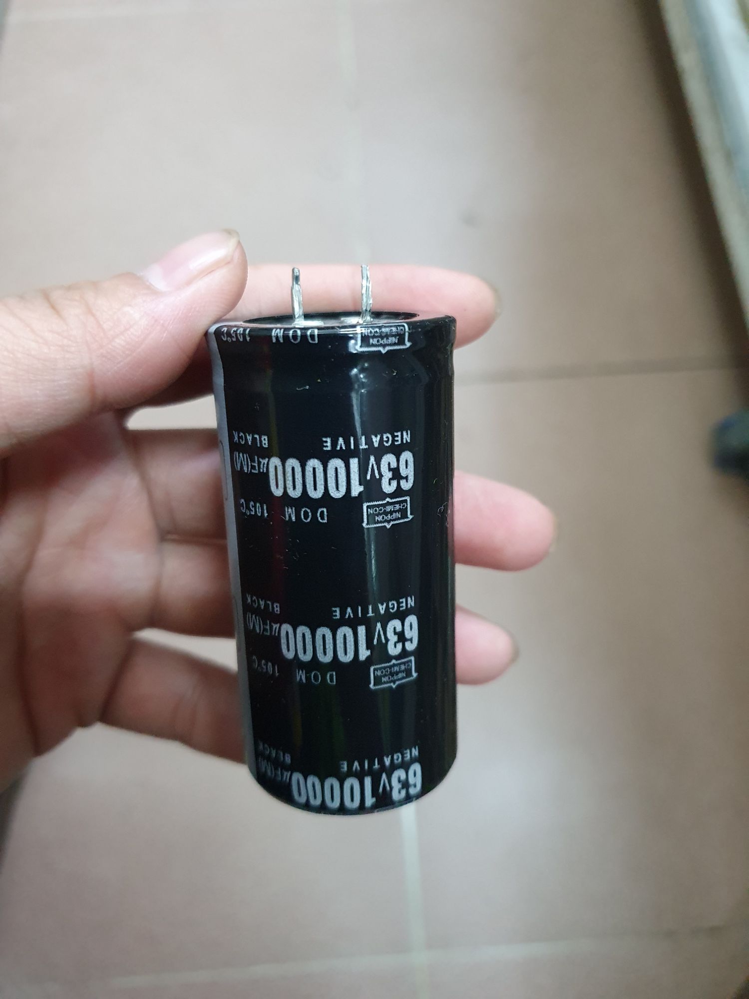 tụ âm ly 10.000mi 63V giá bán 2 con