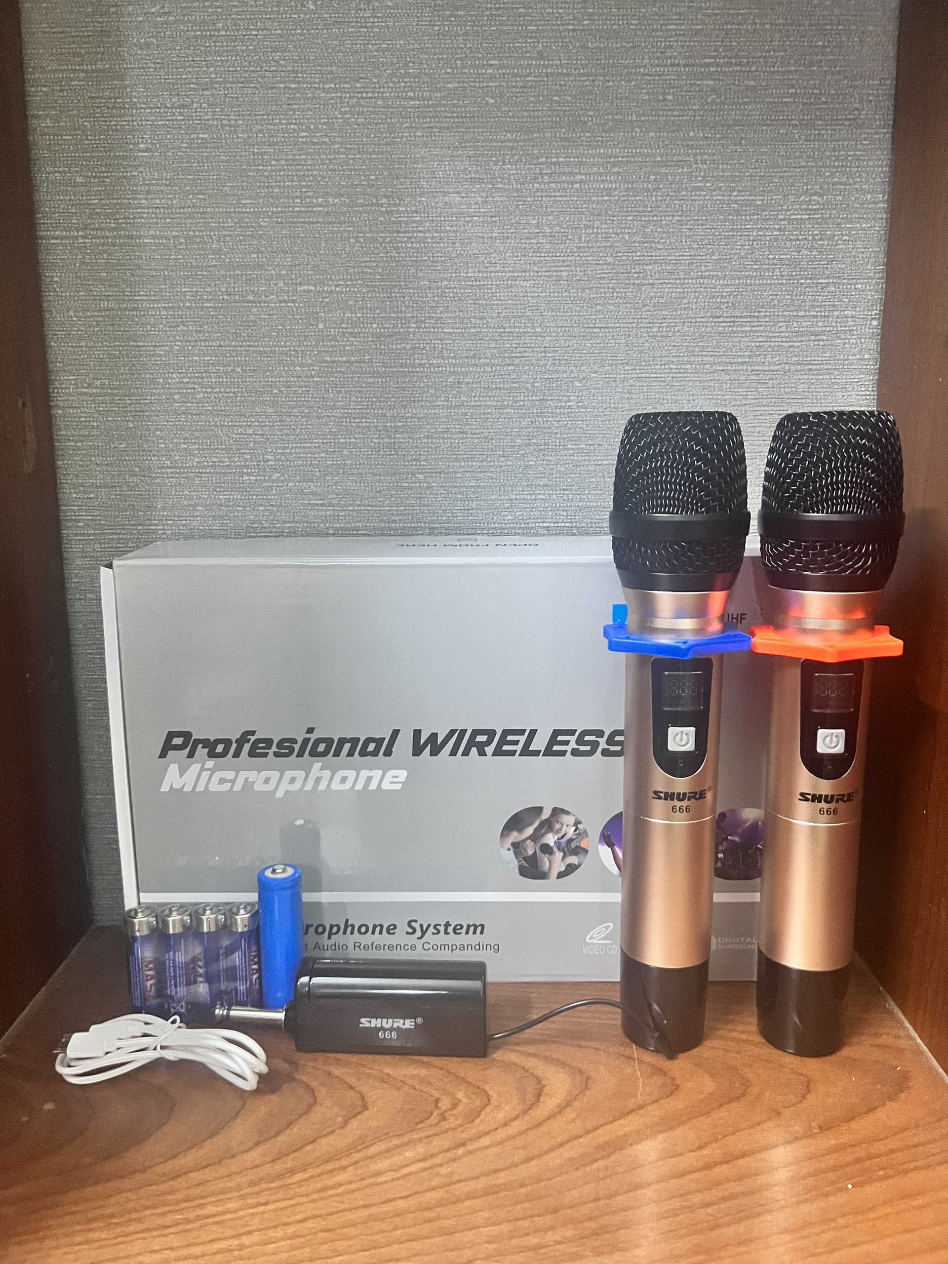Bộ Micro không dây karaoke DOJIKAR M2