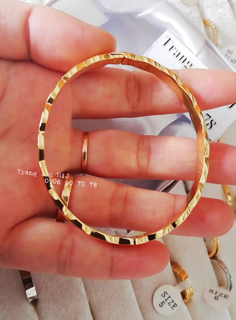VÒNG TAY NỮ TITAN KIỂU CHẠM KHẮC ĐƠN GIẢN, CÁ TÍNH KHÔNG ĐEN KHÔNG GỈ SÉT [Trang sức MiJ]