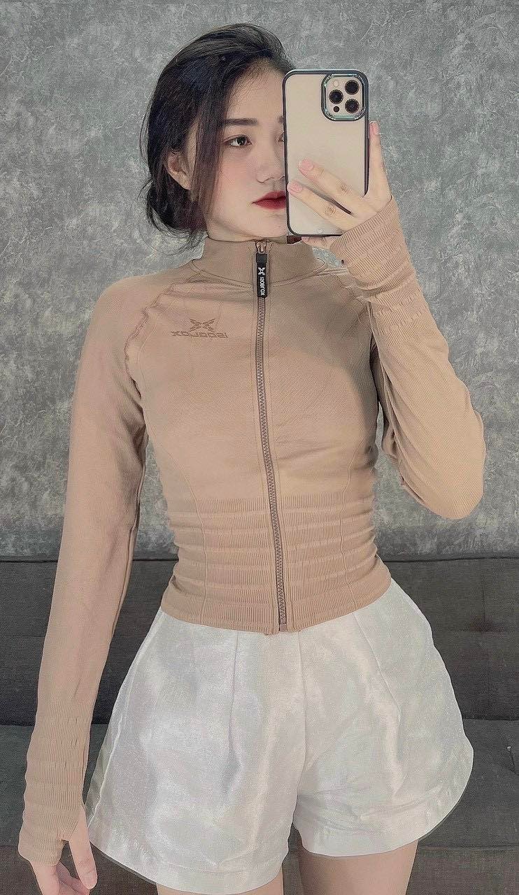 Áo khoác croptop quảng châu isoblox cao cấp