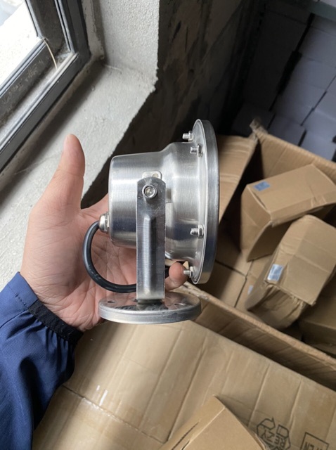 Đèn LED âm nước 6w chân đế