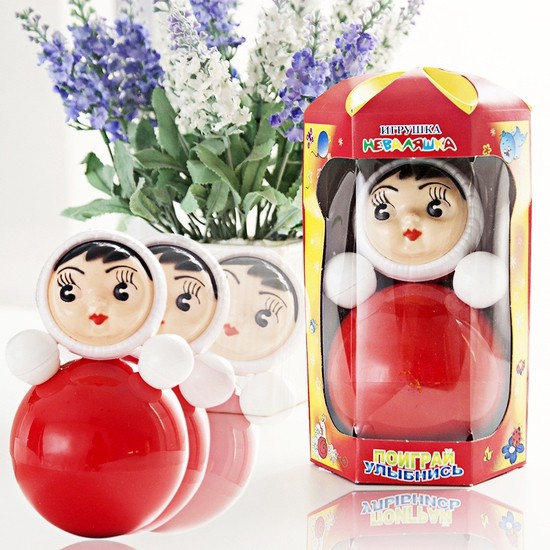 Lật đật nhựa hình e bé gái số 5