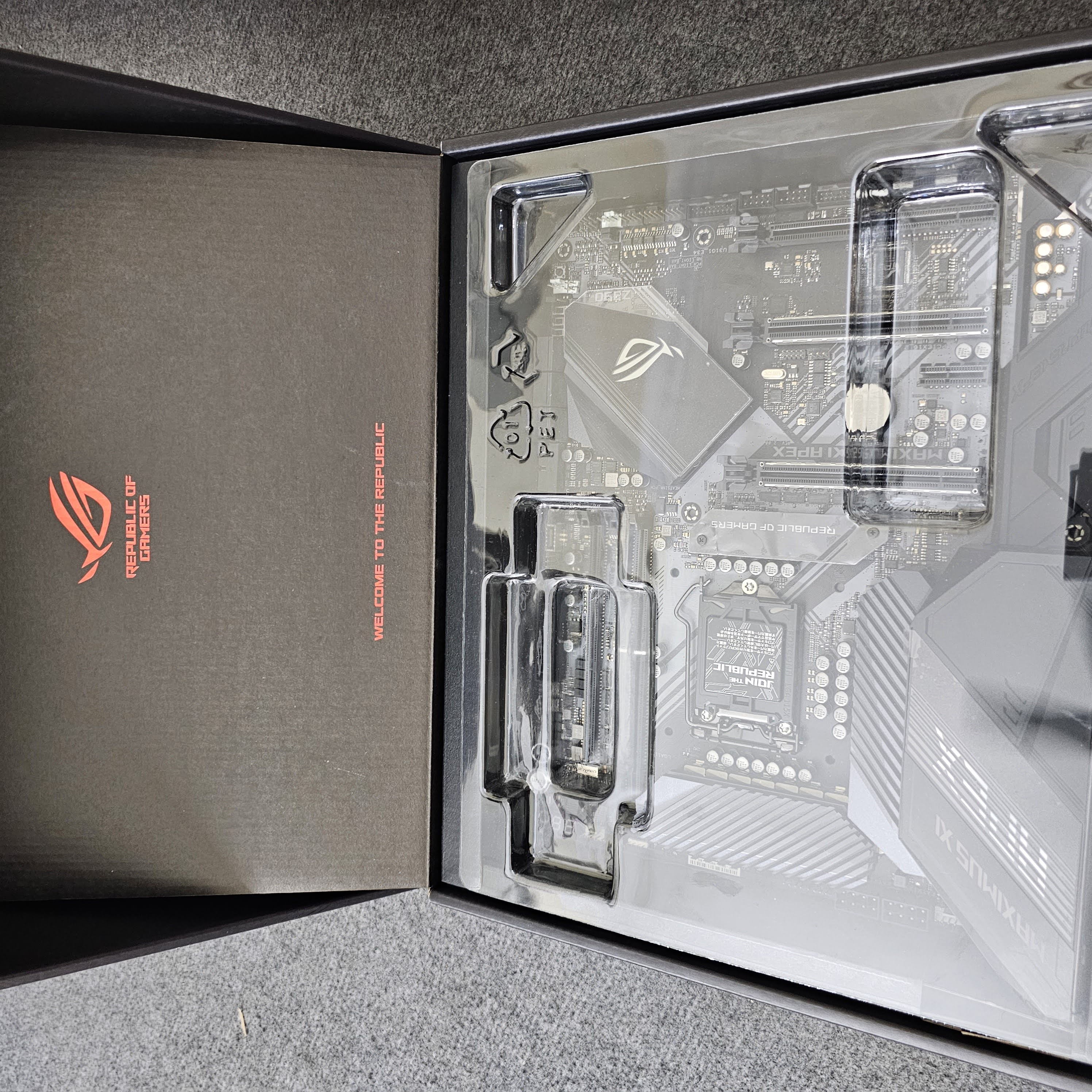 Main Asus ROG MAXIMUS XI APEX (Chipset Intel Z390/ Socket LGA1151/ None VGA )
