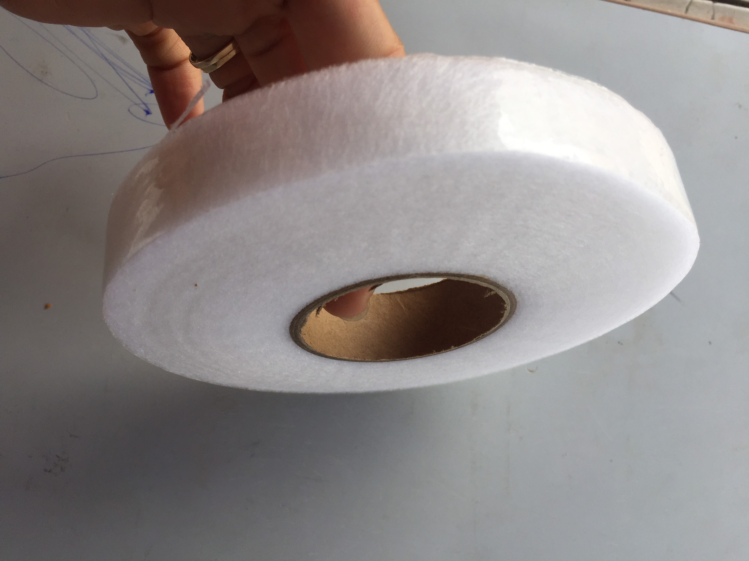 Băng tan Keo tan sử dụng để kết nối vải làm kẹp vải có bản 1cm, 1,5cm và 2cm Giá 1 cuộn