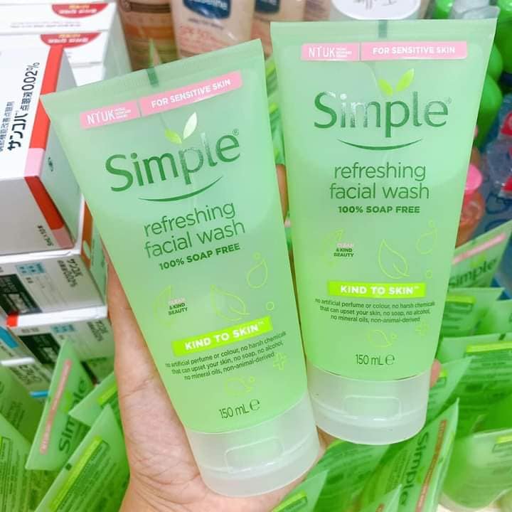 Sữa Rửa Mặt Simple Dưỡng Ẩm 150ml