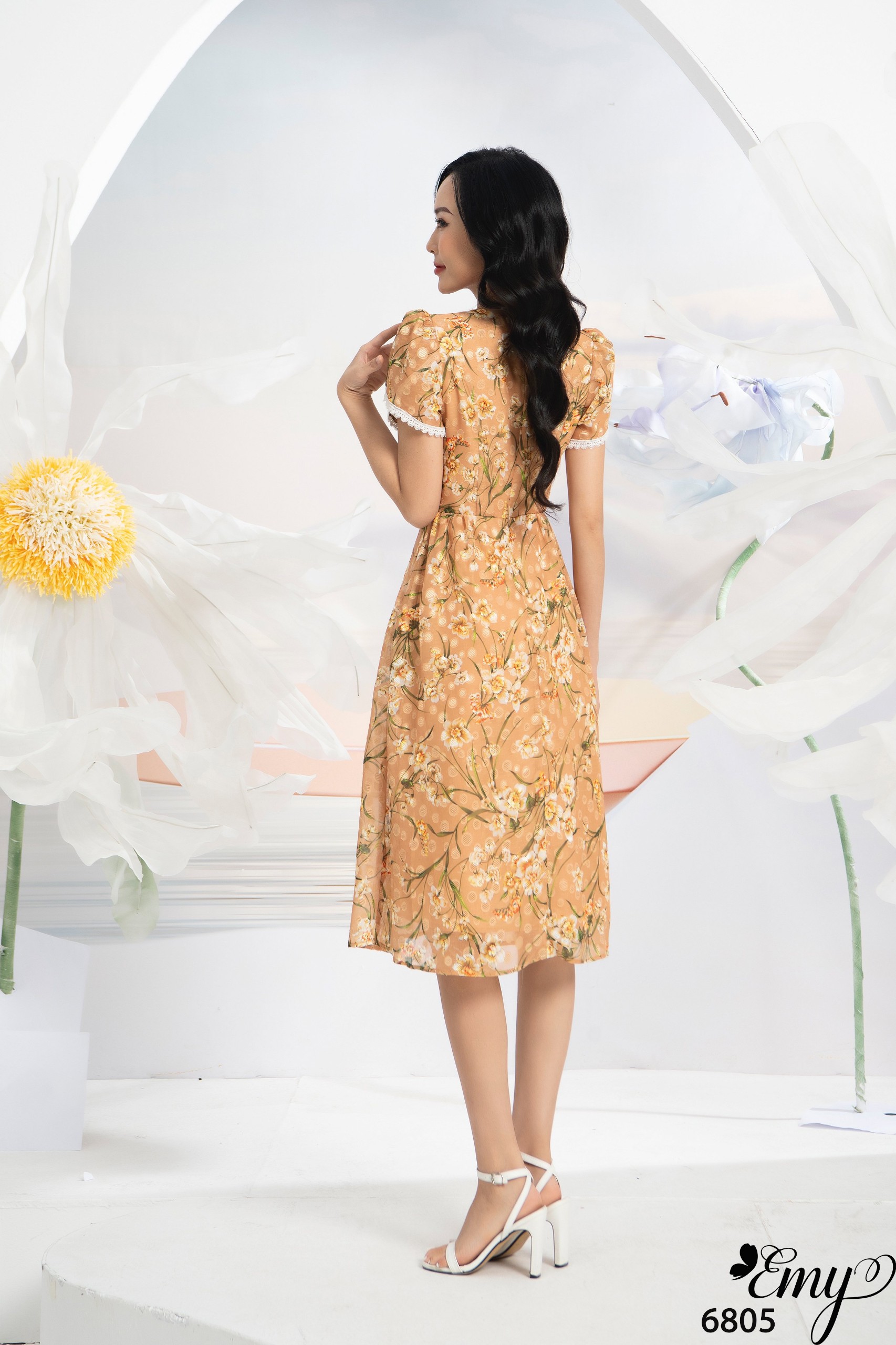 Đầm EMY EM6805 Xoè Cổ V Phối Ren