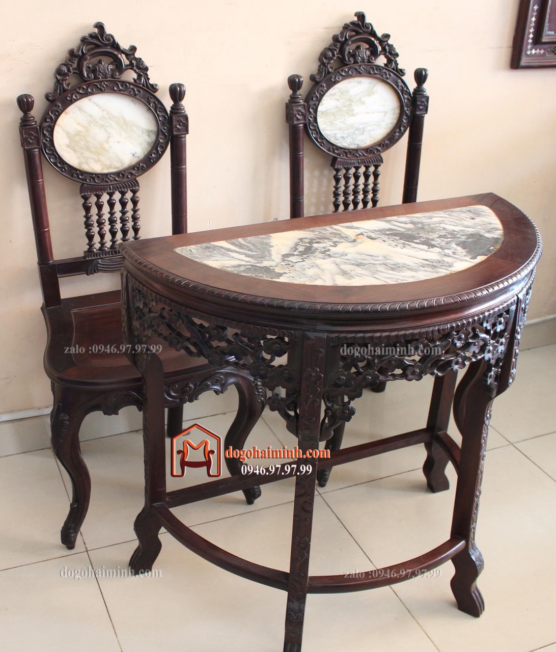 Bàn bán nguyệt chạm tích " MAI ĐIỂU "